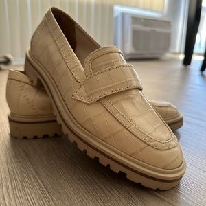 Like New Schutz Chunky Lug Loafer Croc Embossed Cream Women’s (Size 7.5)